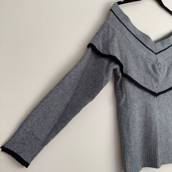 THML Anthropologie Ruffle Detail Off Shoulder Sweater Gray Size Medium Cute - Picture 5 of 8